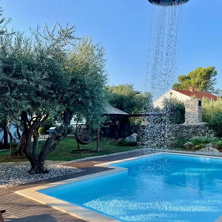 Villa Cimic *